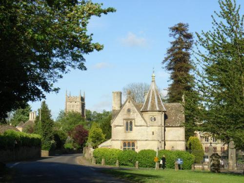 Hotel Neeld Arms Grittleton Exterior foto