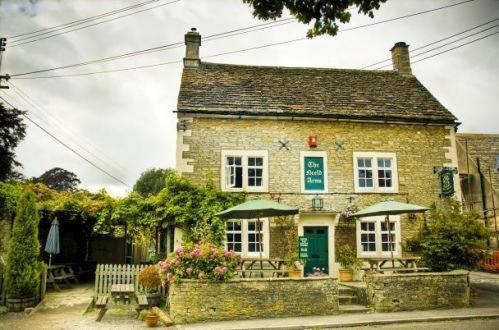 Hotel Neeld Arms Grittleton Exterior foto